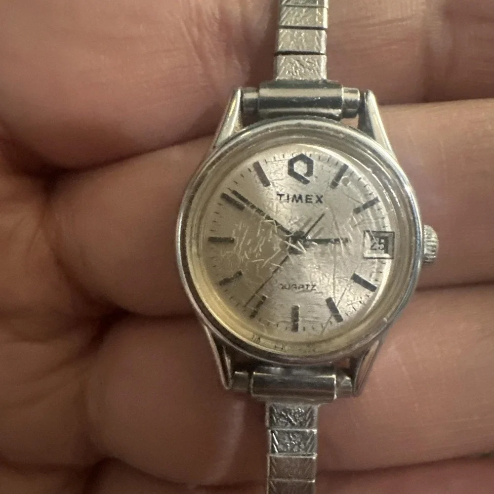 Working TIMEX‎ Quartz Q Silver Quartz Ladies Watch Fit 6.25 22mm New Battery